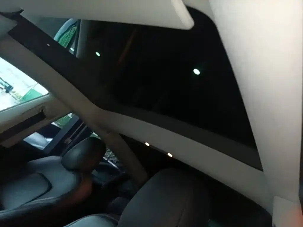 Tesla Model 3 — миниатюра 18