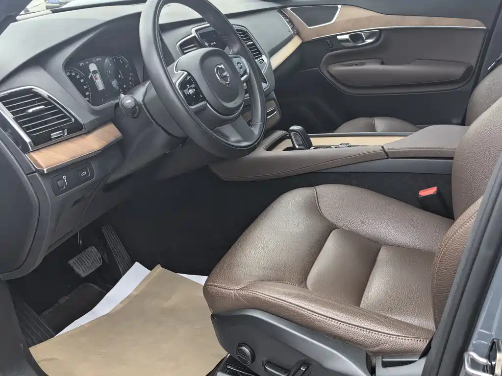 Volvo XC90 2021 B6 Luxury 7 мест