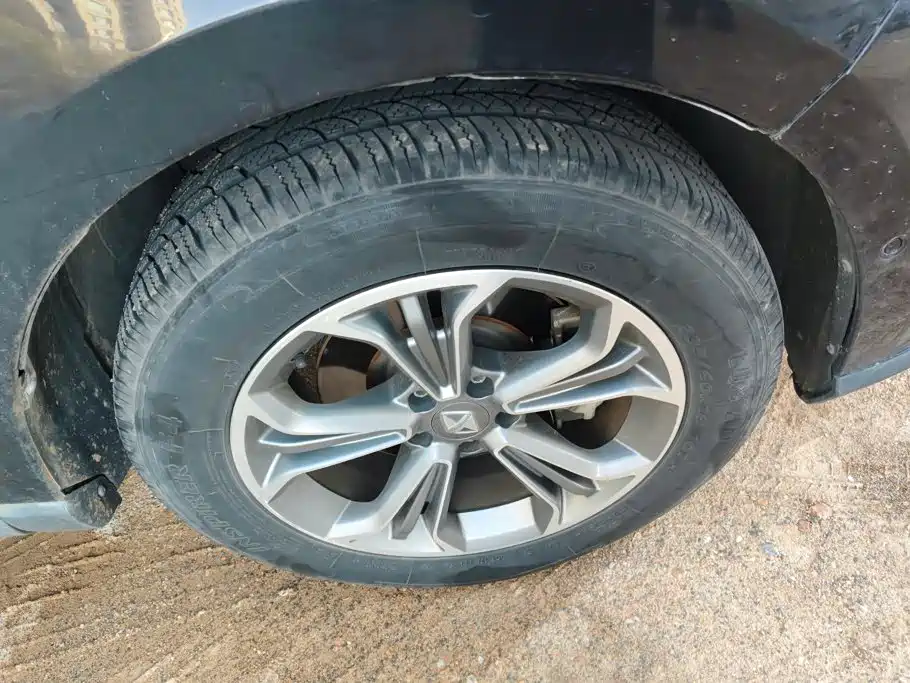 Borgward BX7 — миниатюра 6