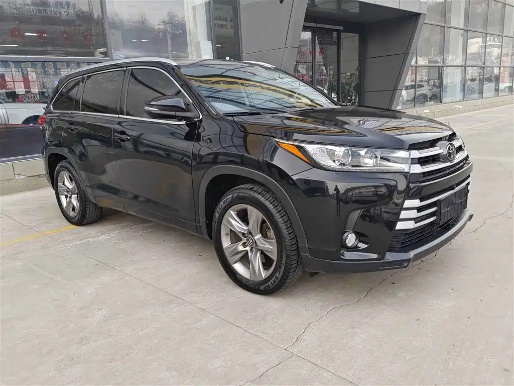 TOYOTA HIGHLANDER
