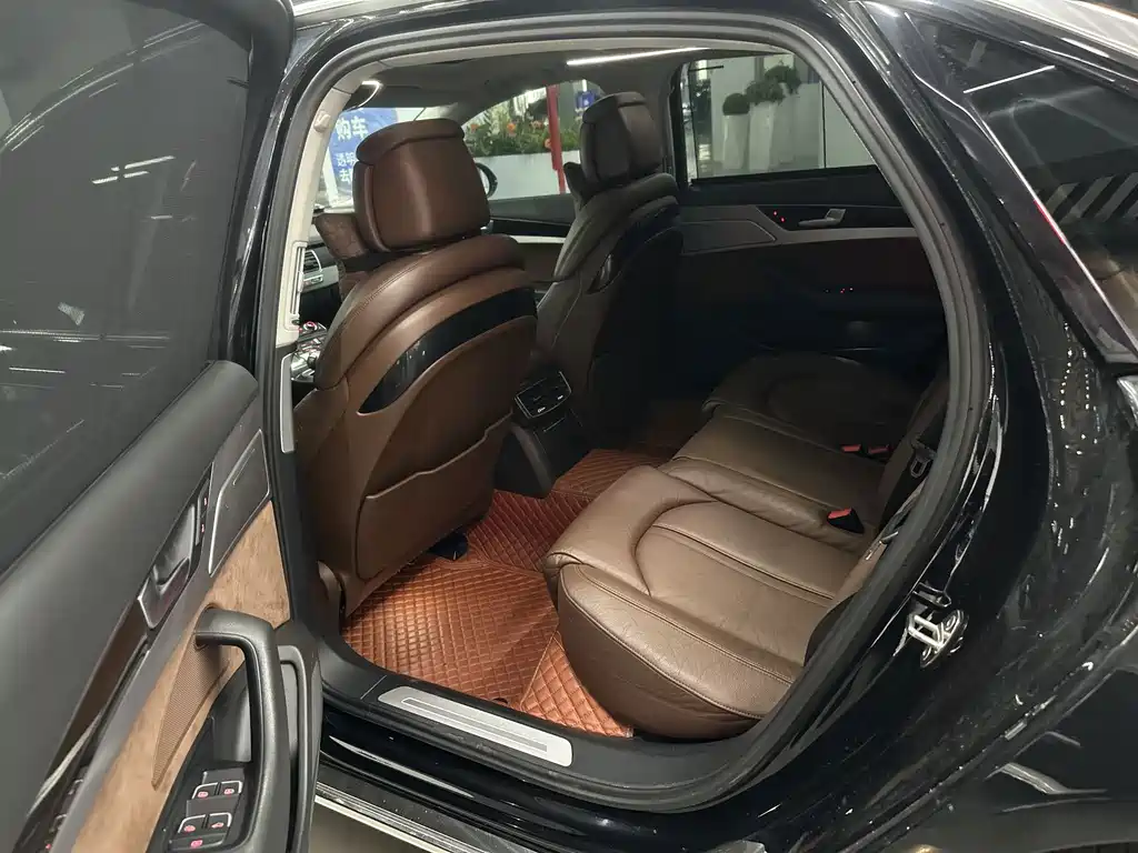 Audi A8 — миниатюра 6