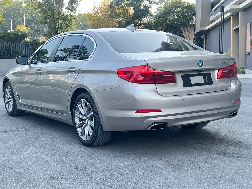 BMW 5 SERIES