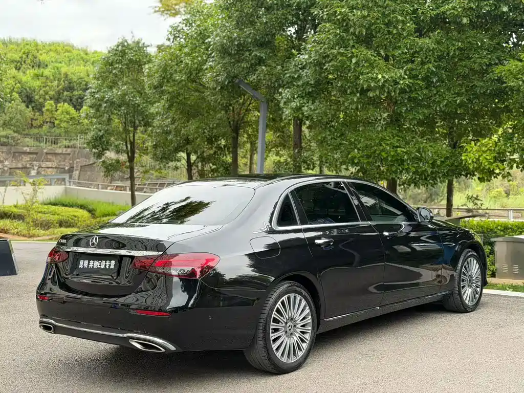 Mercedes-Benz E-Class — миниатюра 7