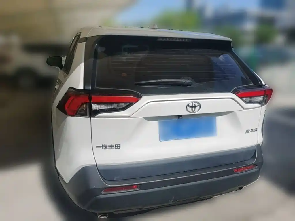 Toyota RAV4 — миниатюра 7