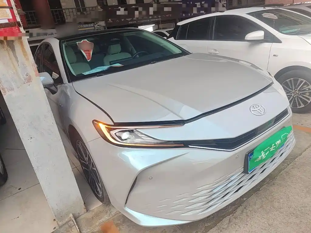Toyota Camry — миниатюра 4