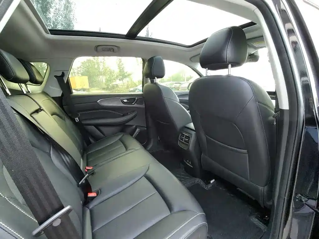 ROEWE RX5 NEW ENERGY