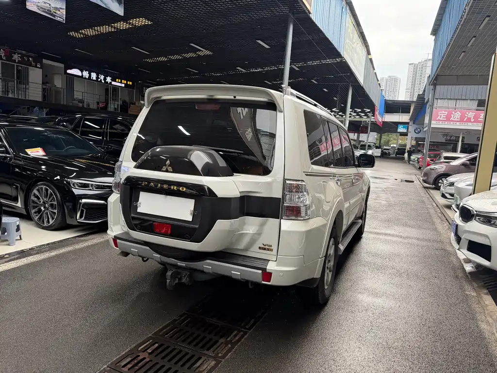 Mitsubishi Pajero (Import) — миниатюра 7
