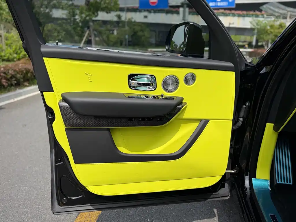 Rolls-Royce Cullinan — миниатюра 10