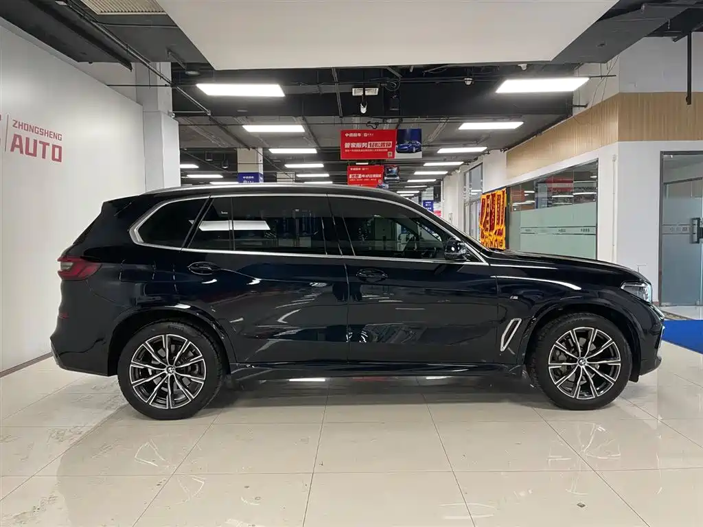 BMW X5 2022 xDrive 30Li Premium M Sport