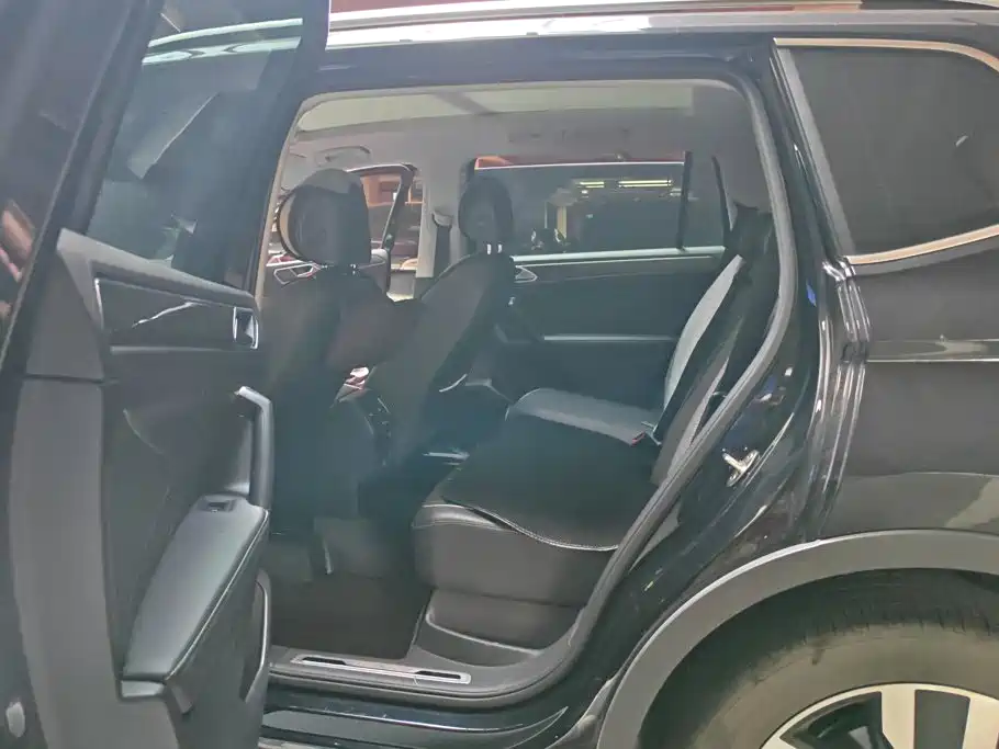 Volkswagen Tiguan L — миниатюра 11