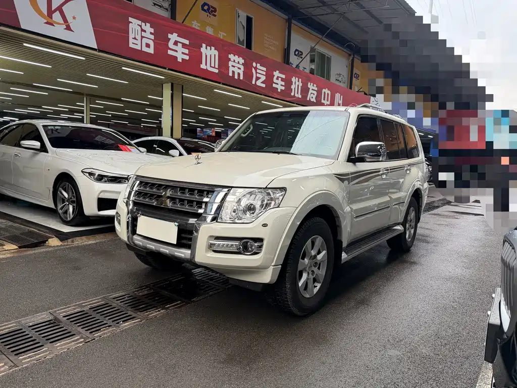 Mitsubishi Pajero (Import)