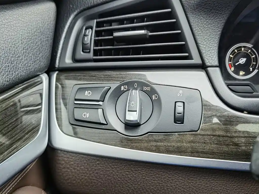 BMW 5 Series — миниатюра 21