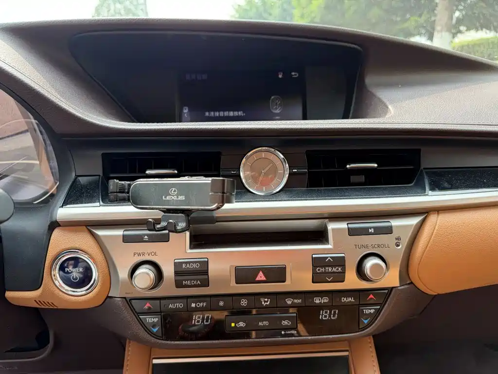 Lexus ES — миниатюра 10
