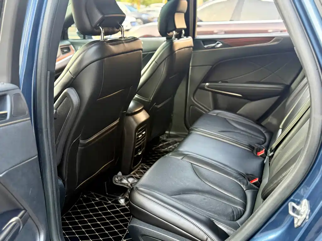 Lincoln MKC — миниатюра 12