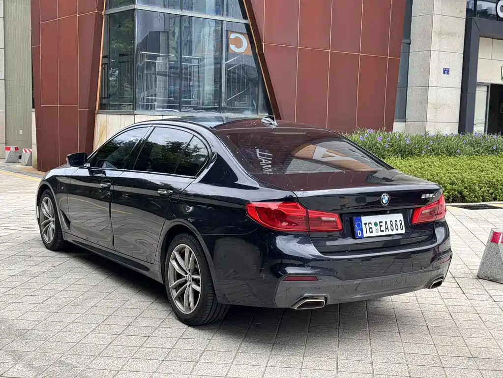 BMW 5 Series — миниатюра 3