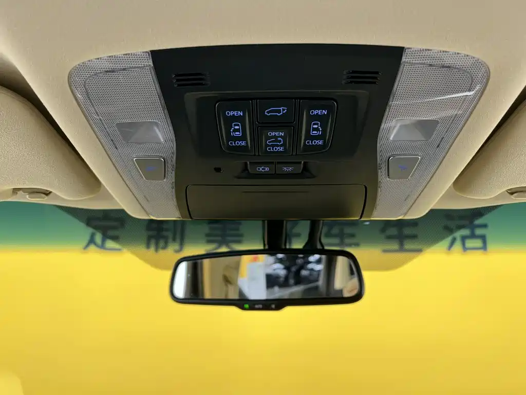Toyota Alphard — миниатюра 45