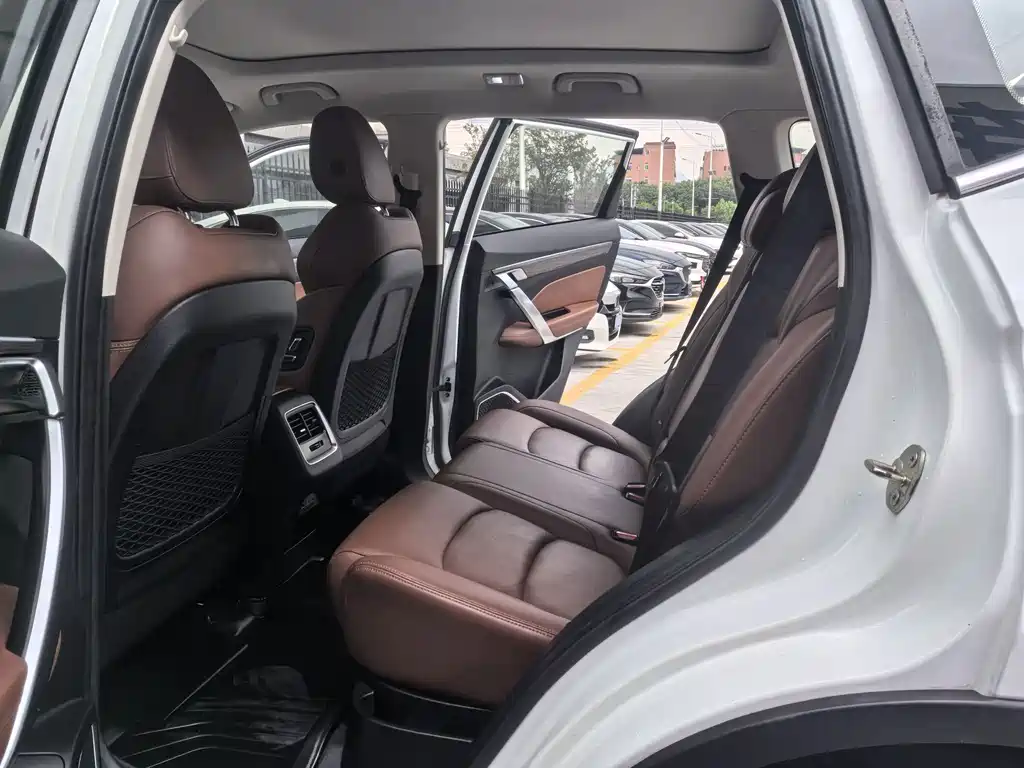 Geely Boyue — миниатюра 13