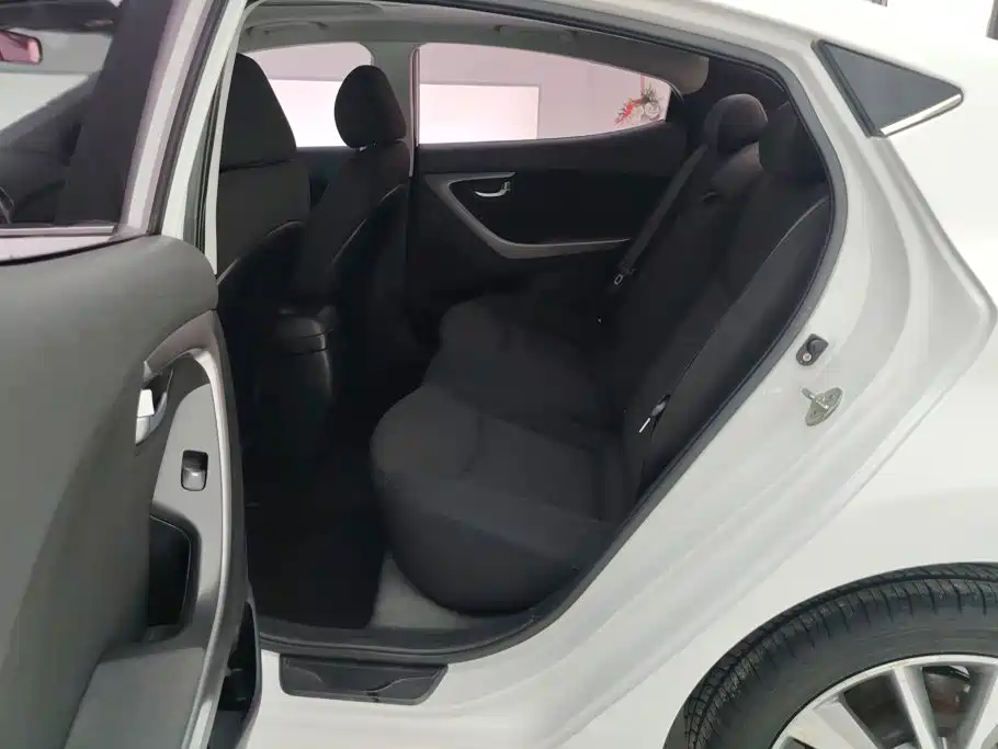 Hyundai Elantra Langdong — миниатюра 11