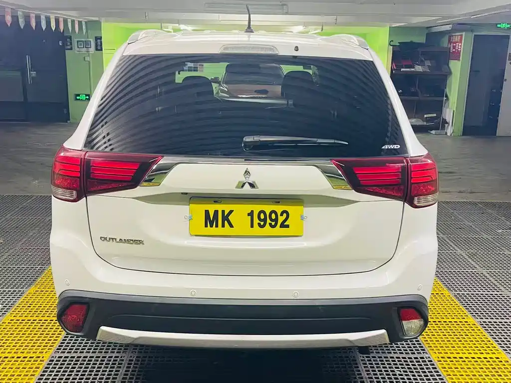 Mitsubishi Outlander (Import) — миниатюра 9