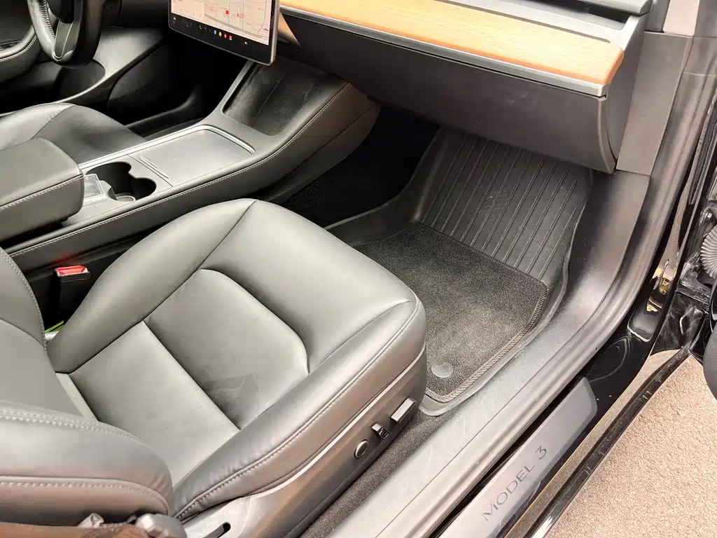 Tesla Model 3 — миниатюра 11