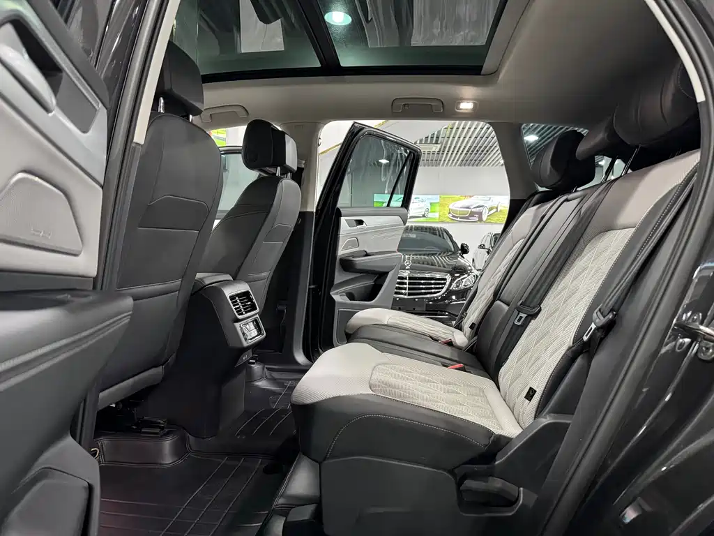 Volkswagen Tavendor 2023 380TSI R-Line