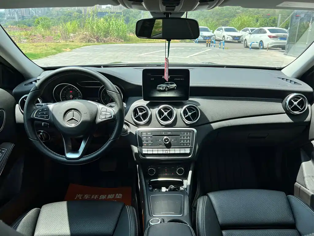 Mercedes-Benz GLA — миниатюра 10
