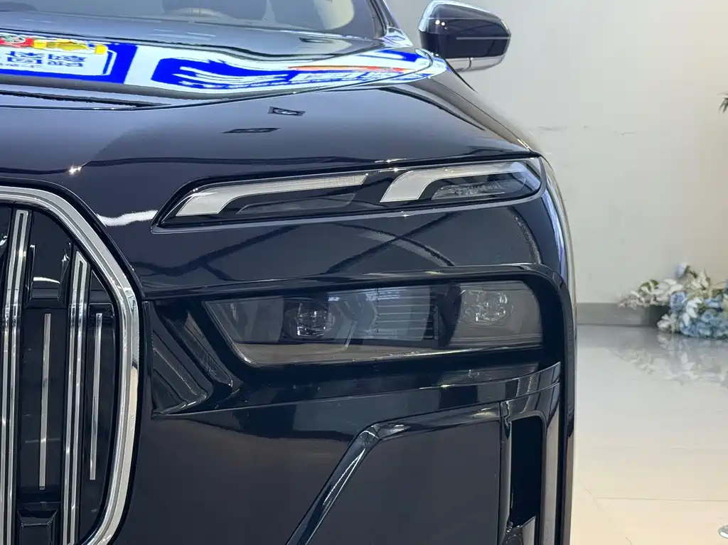 BMW 7 Series — миниатюра 4