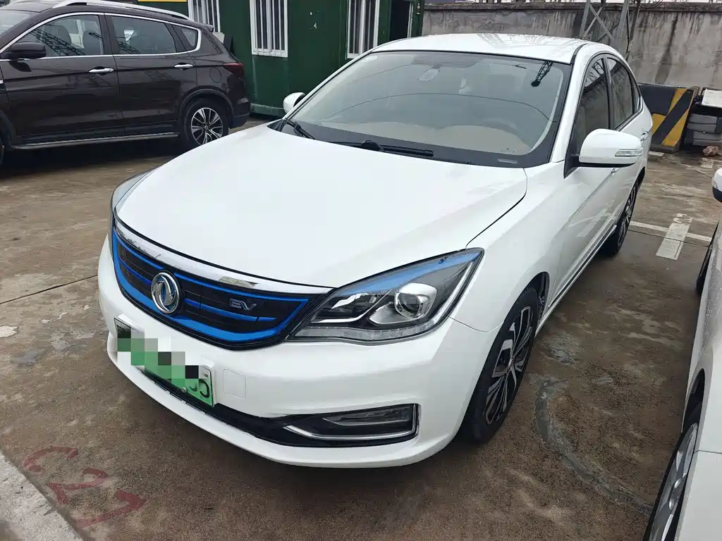 DONGFENG E70