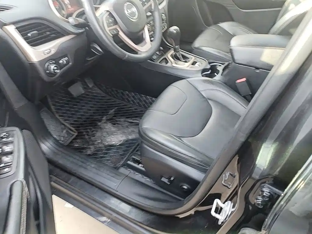 Jeep Cherokee — миниатюра 15