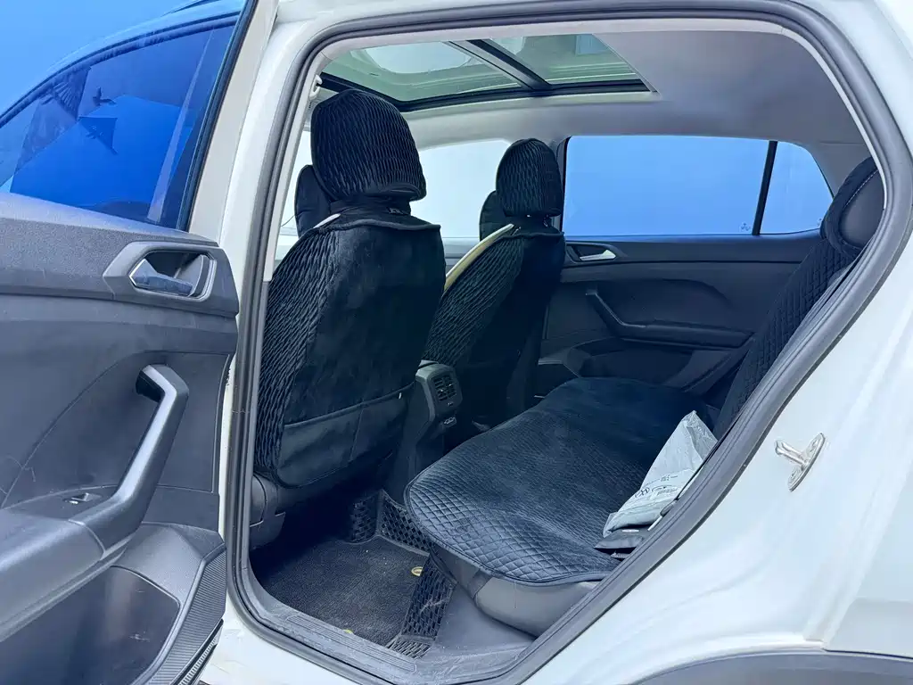 Volkswagen Tacqua 1.5L Auto Joy Connected Edition, фото 17