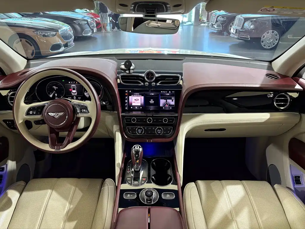 Bentley Bentayga — миниатюра 12