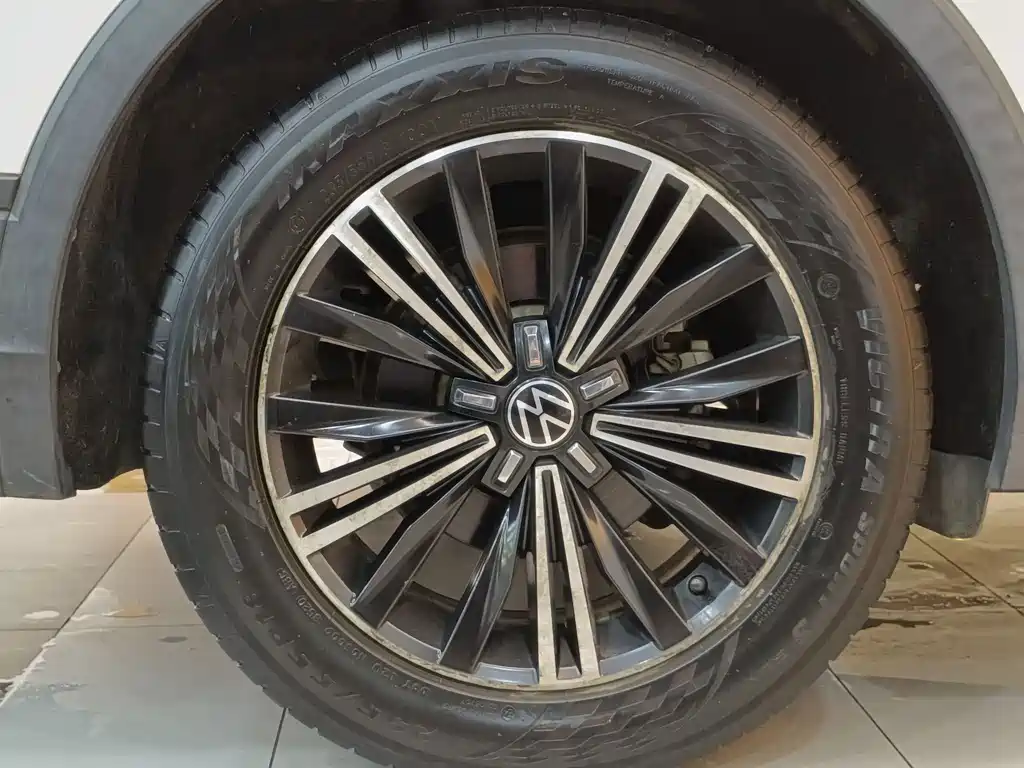 Volkswagen Tiguan L — миниатюра 30