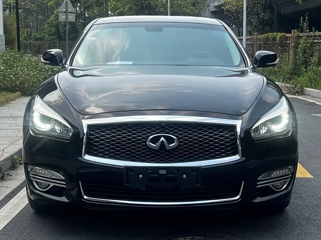 INFINITI Q70