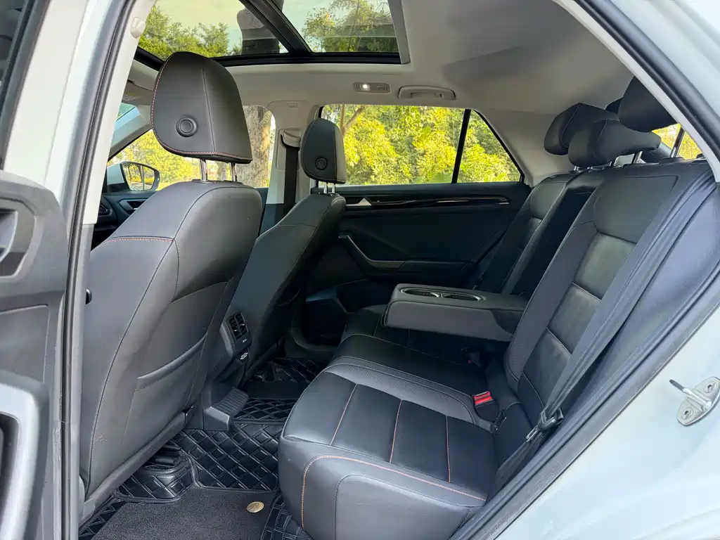 VOLKSWAGEN T ROC EXPLORING SONGS