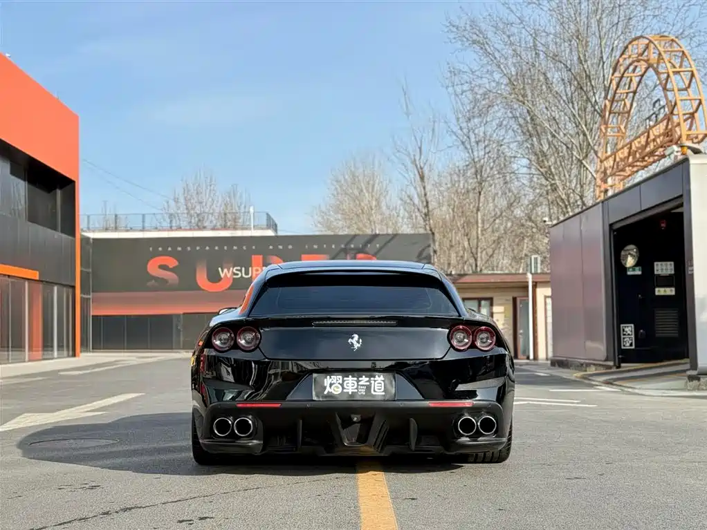 FERRARI GTC4LUSSO