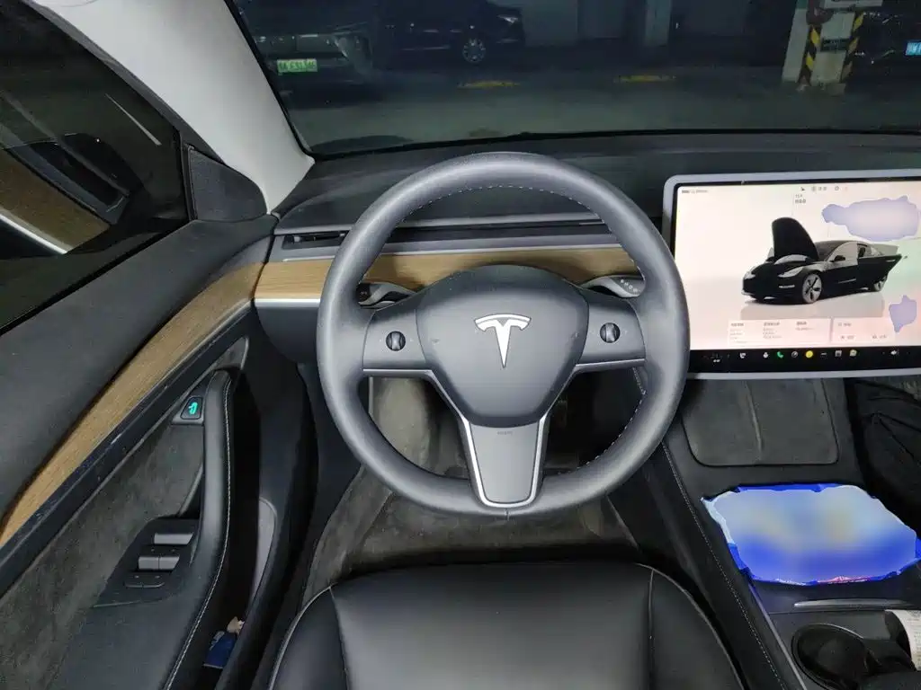 Tesla Model 3 — миниатюра 6