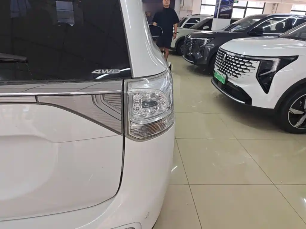 Mitsubishi Outlander (Import) — миниатюра 8