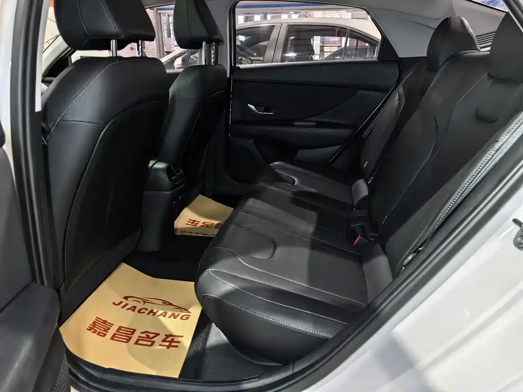 Hyundai Elantra — миниатюра 4