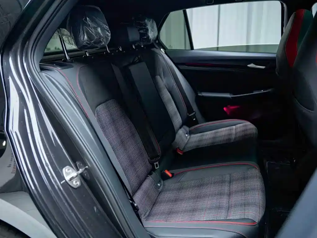 Volkswagen Golf GTI — миниатюра 8