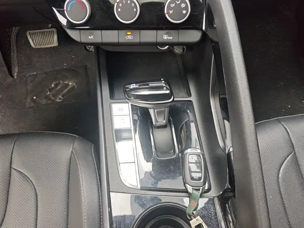 Hyundai Elantra — миниатюра 14
