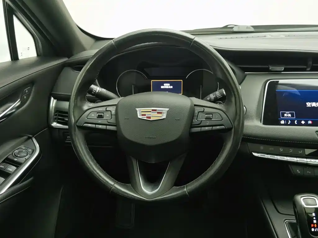 Cadillac XT4 — миниатюра 11