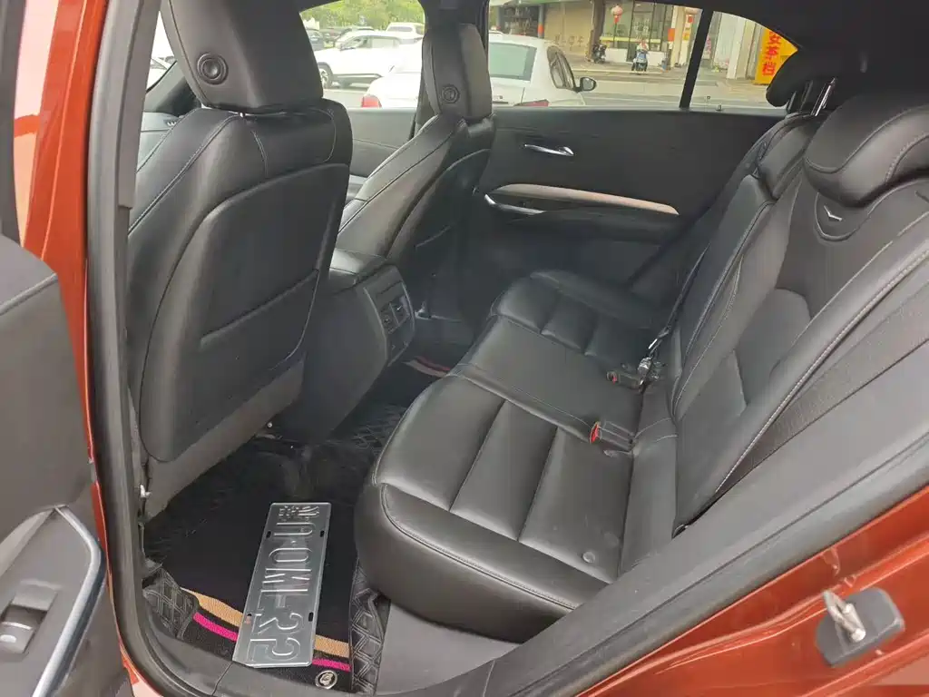 Cadillac XT4 — миниатюра 8