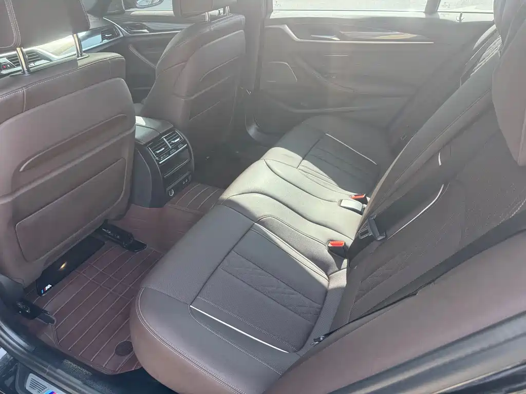 BMW 5 Series New Energy — миниатюра 9