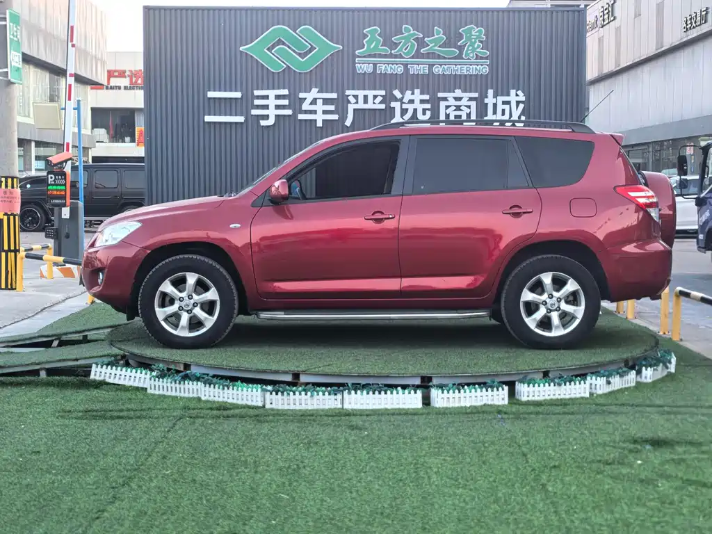 Toyota RAV4 — миниатюра 3