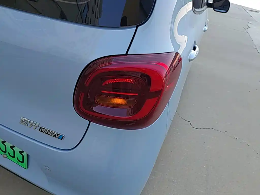 Wuling MINIEV — миниатюра 8