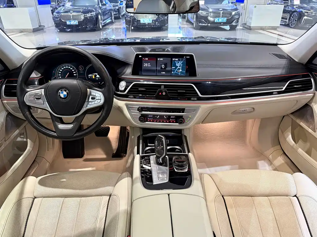 BMW 7 Series — миниатюра 10