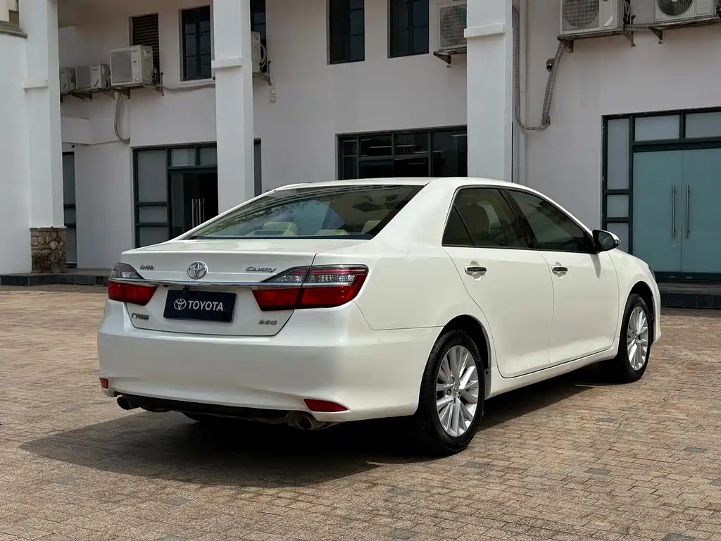 TOYOTA CAMRY
