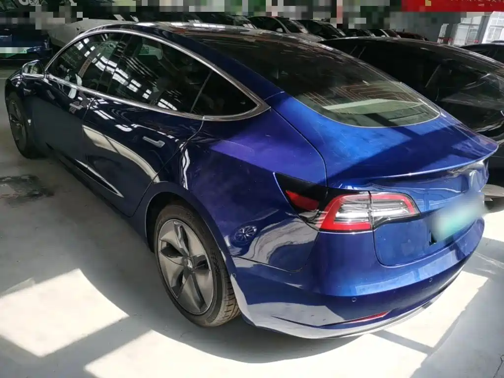 Tesla Model 3 — миниатюра 6