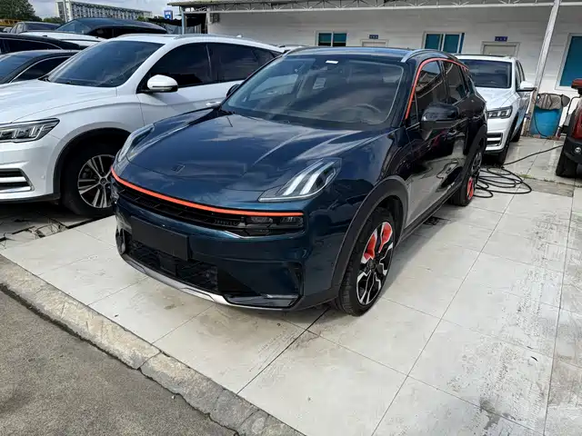 2021 Lynk & Co 06