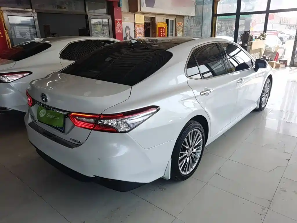 Toyota Camry — миниатюра 7